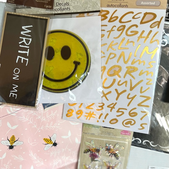 BUMBLEBEE BLVD GIFT SET - Picture 10 of 13